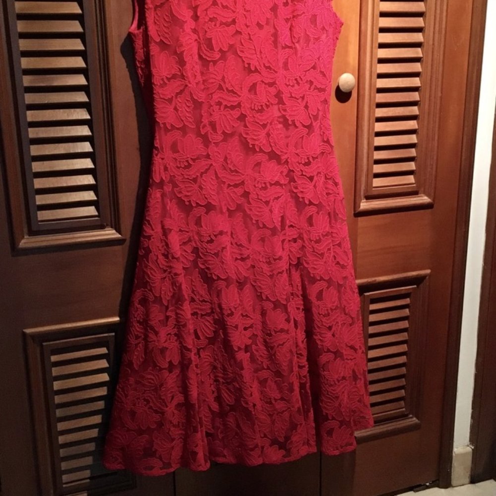 Carolina Herrera Red Lace Dress - Size 8 NWT - Picture 13 of 16